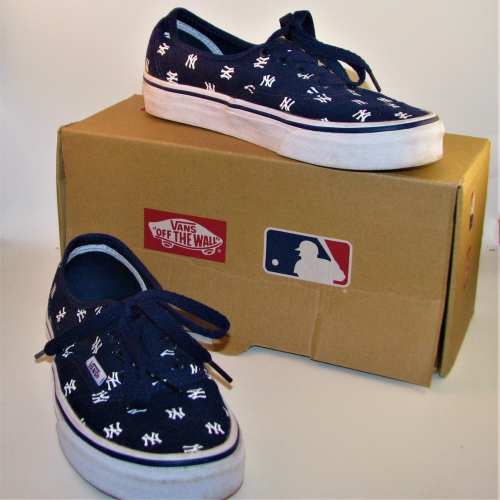 Kids vans sports shoe